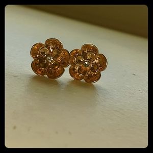 Gold flower earring studs
